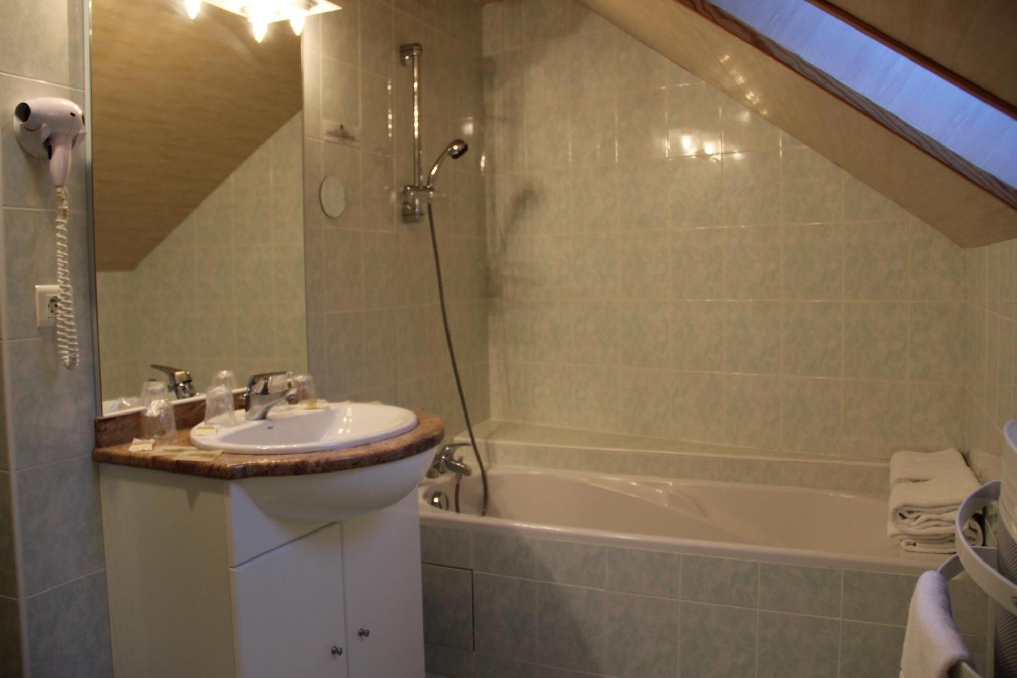 Hotel Restaurant Logis La Meridienne Anglards de Saint Flour Номер фото